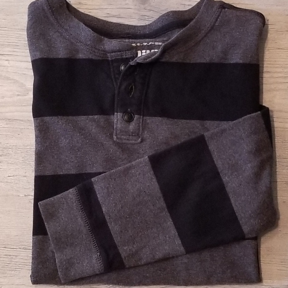 👕 Boys Long Sleeve Tshirt - XL